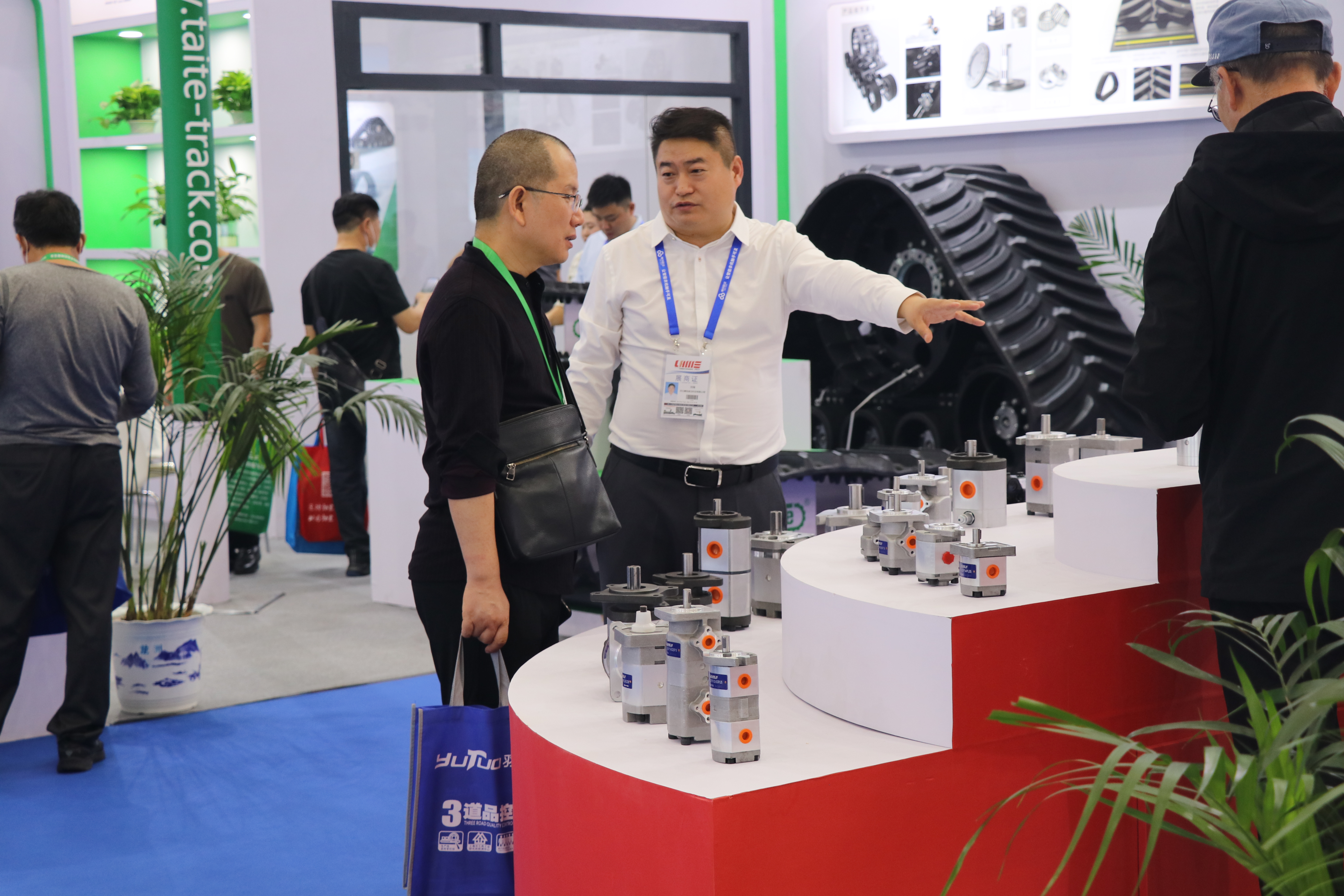 Exhibition Of Achievements Of The Chinese National Economy In Wuhan And Shanghai